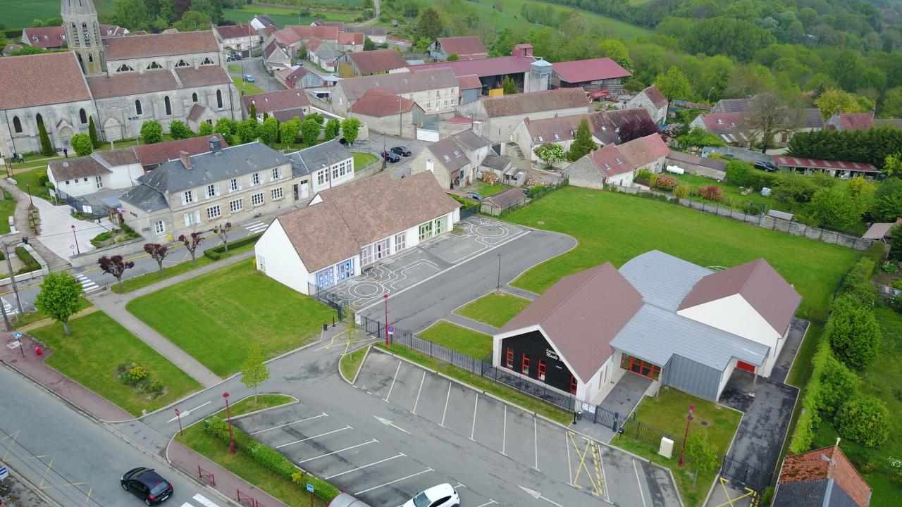 Les abords de la mairie