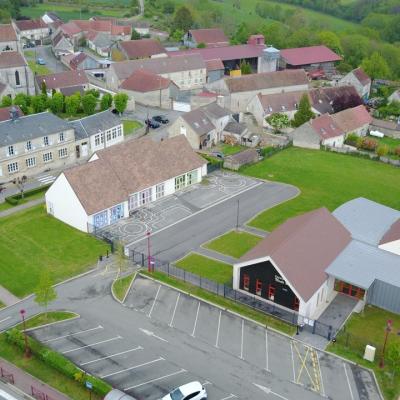Les abords de la mairie